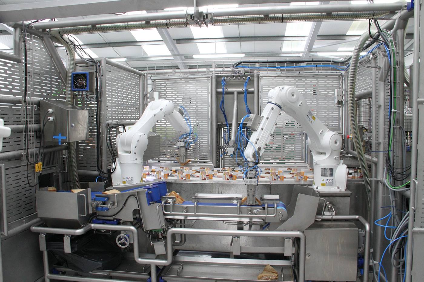 Food packaging with robots