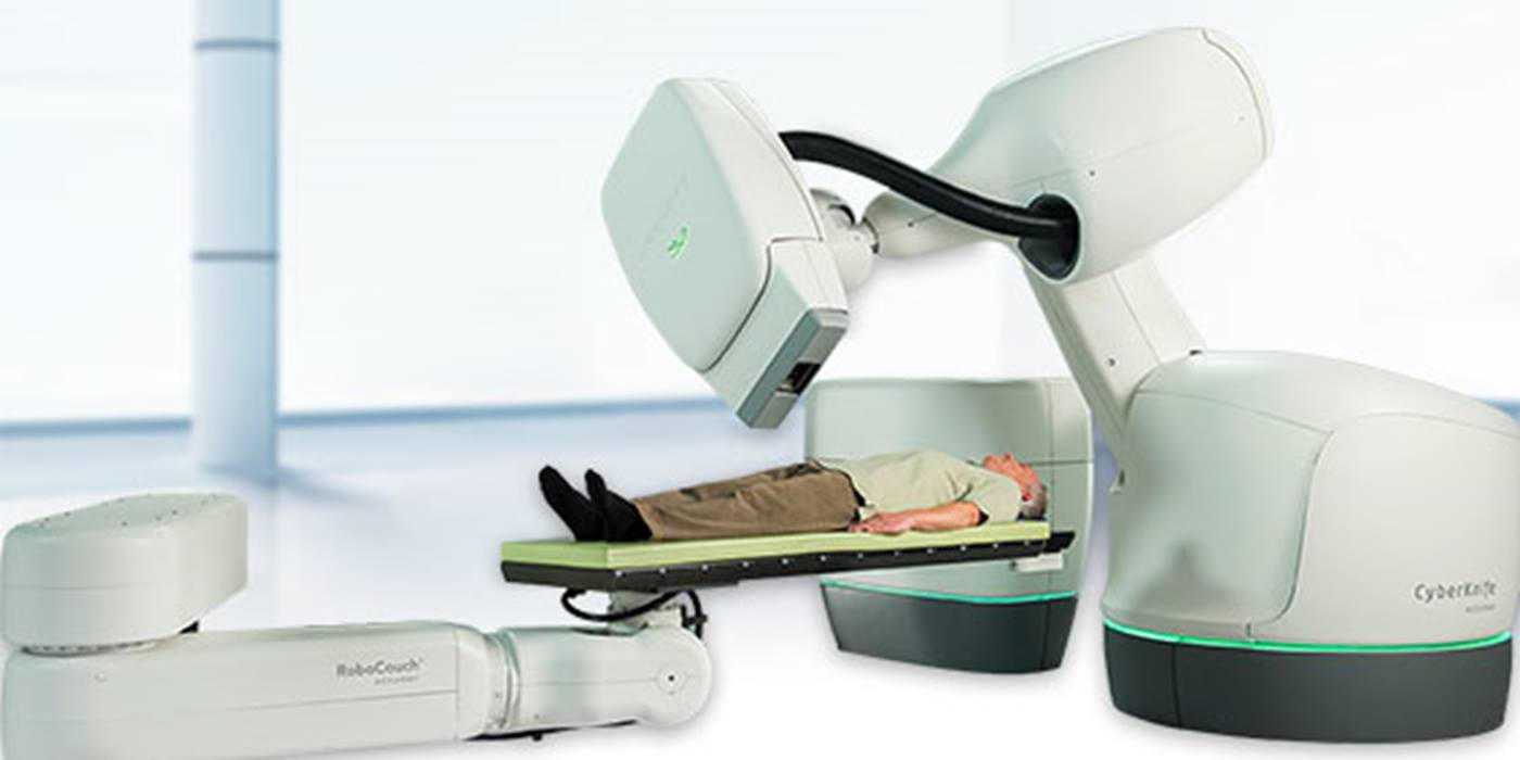 Cyberknife System für Strahlentherapie mit Medizinroboter, Patient in Behandlung