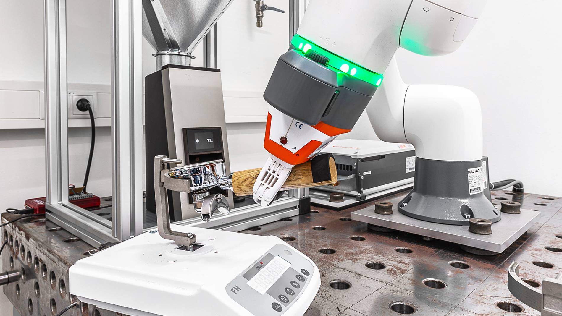 LBR iisy cobot voor koffie kwaliteitscontrole