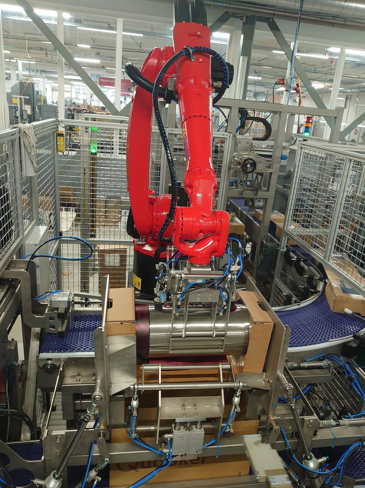 Quooker robot voert handling taken uit bij Quooker