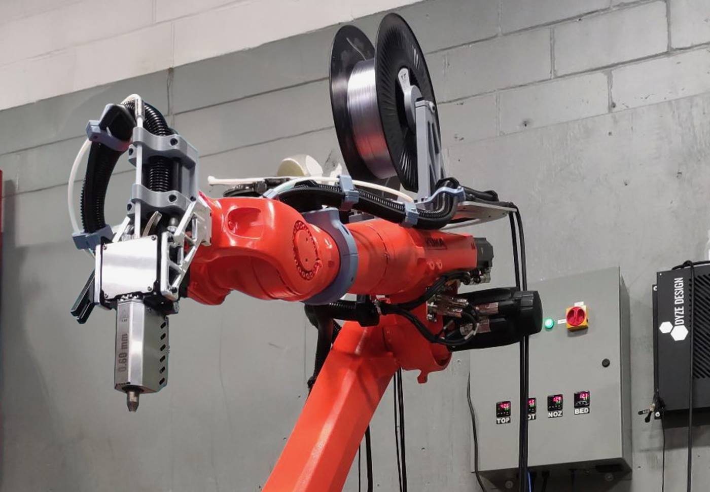 Additive manufacturing robot