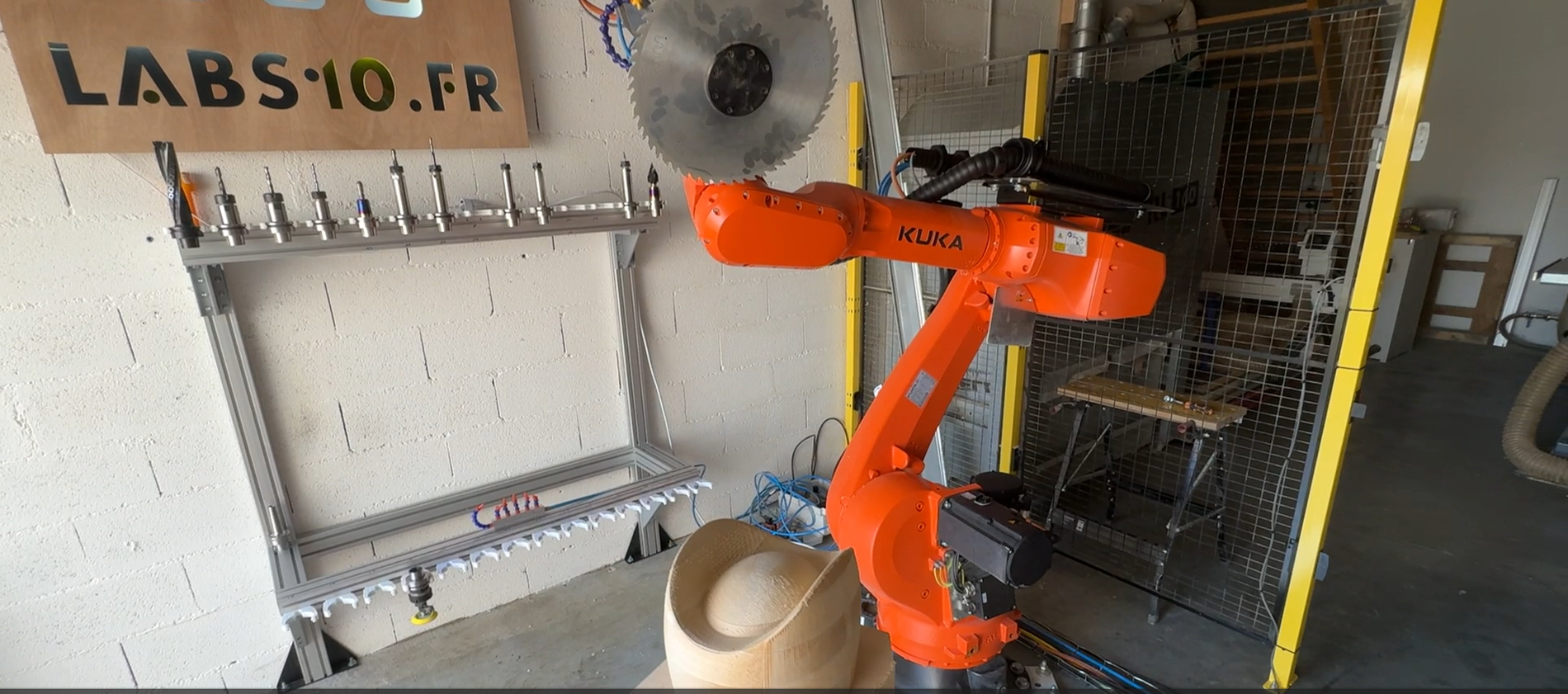 Robot