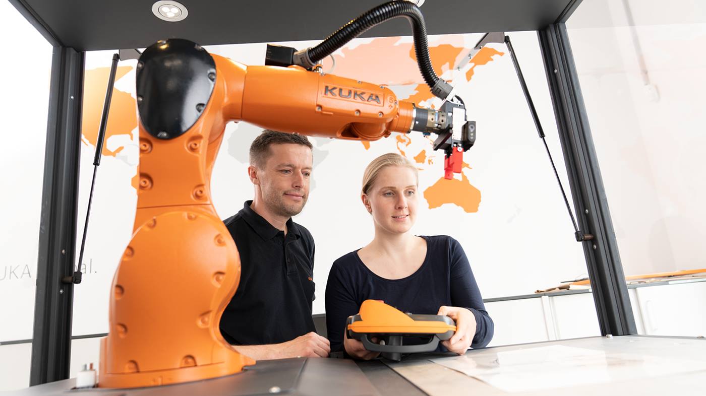 KUKA College Schweiz Kurs in Roboterzelle