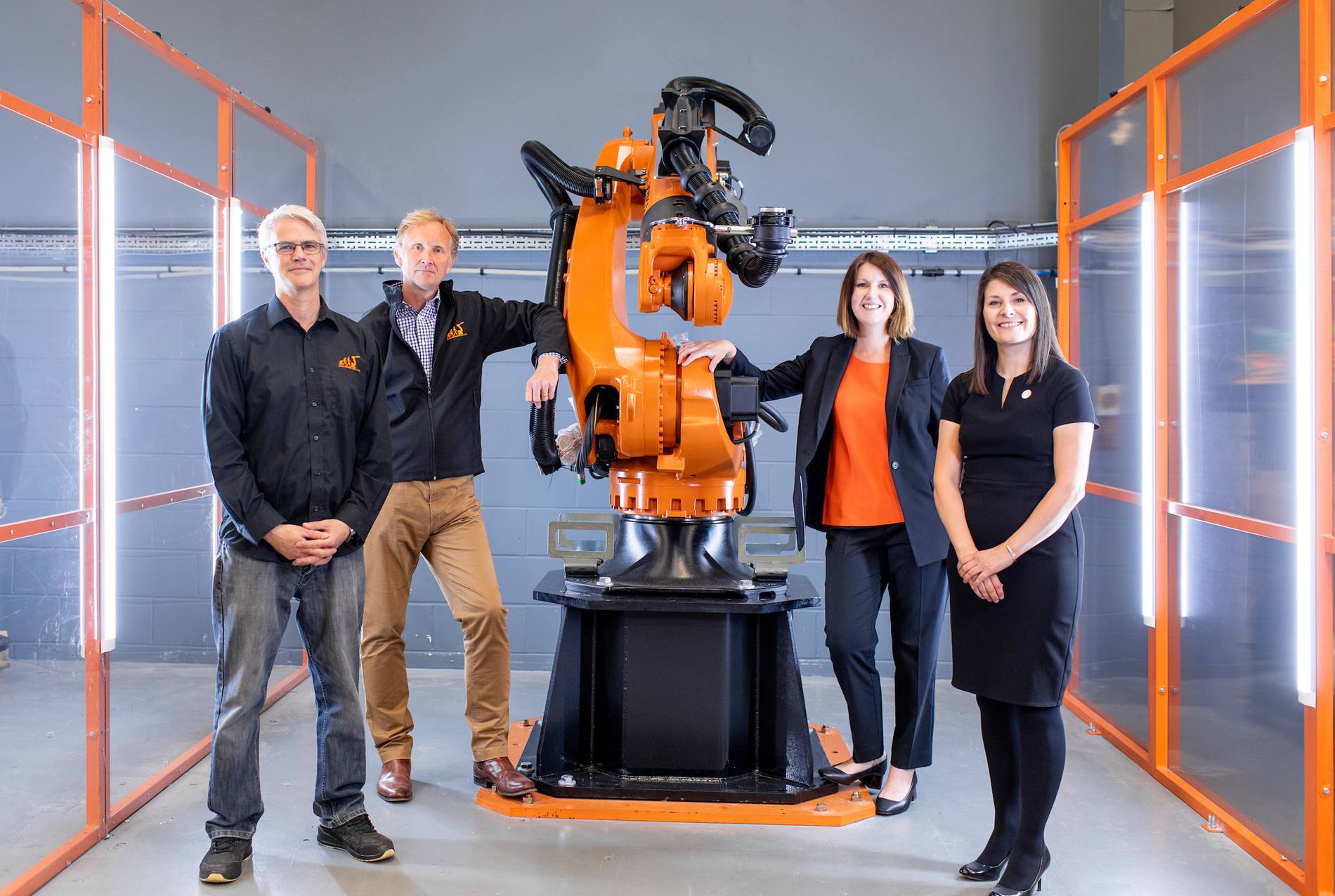 Bliv ophidset Habitat grundlæggende CNC Robotics Retain Platinum System Partner Status, as 10 Year Partnership  with KUKA UK Goes from Strength, to Strength. | KUKA AG