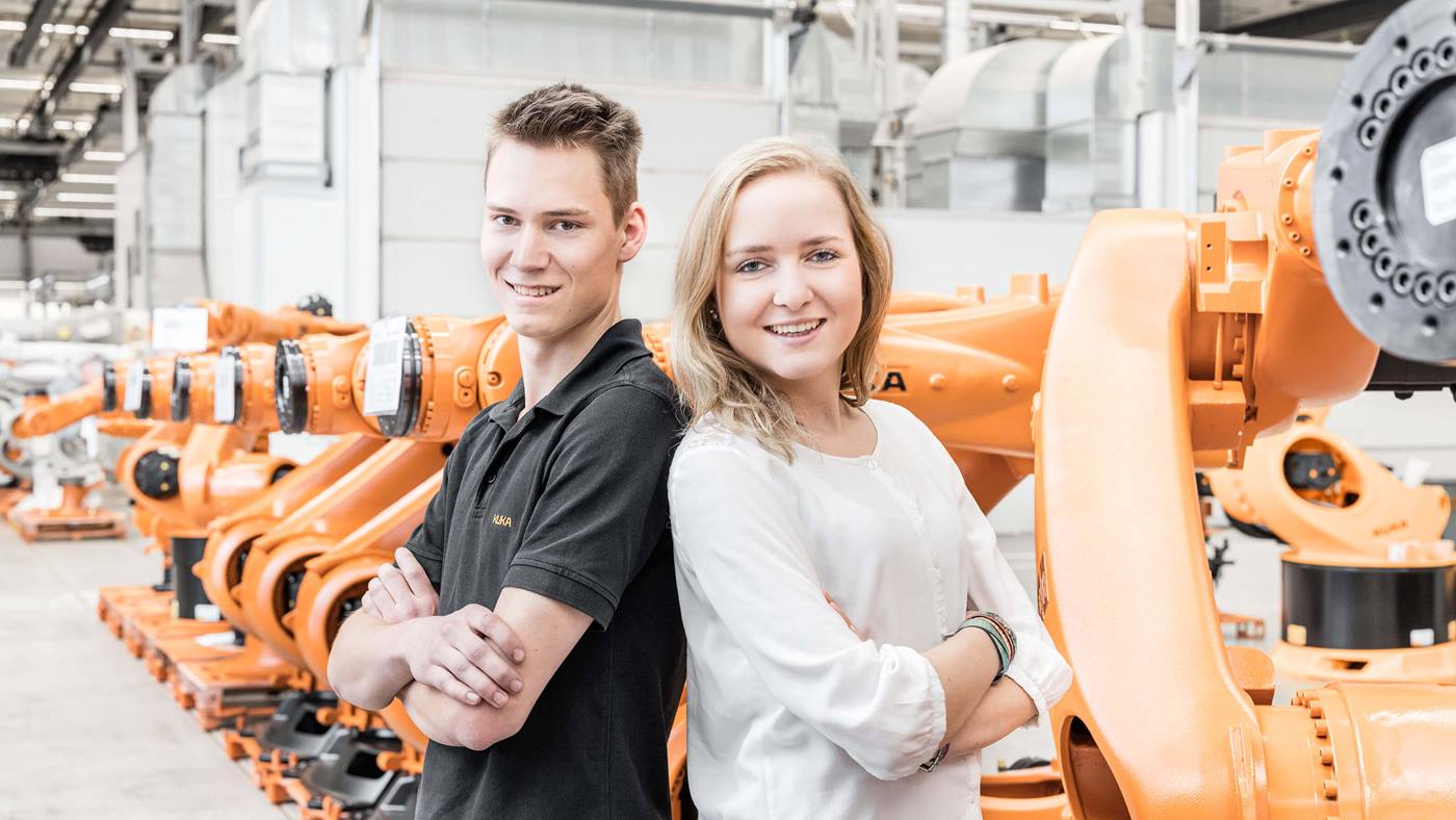 Impressions from trainees at KUKA: Training can be so diverse!