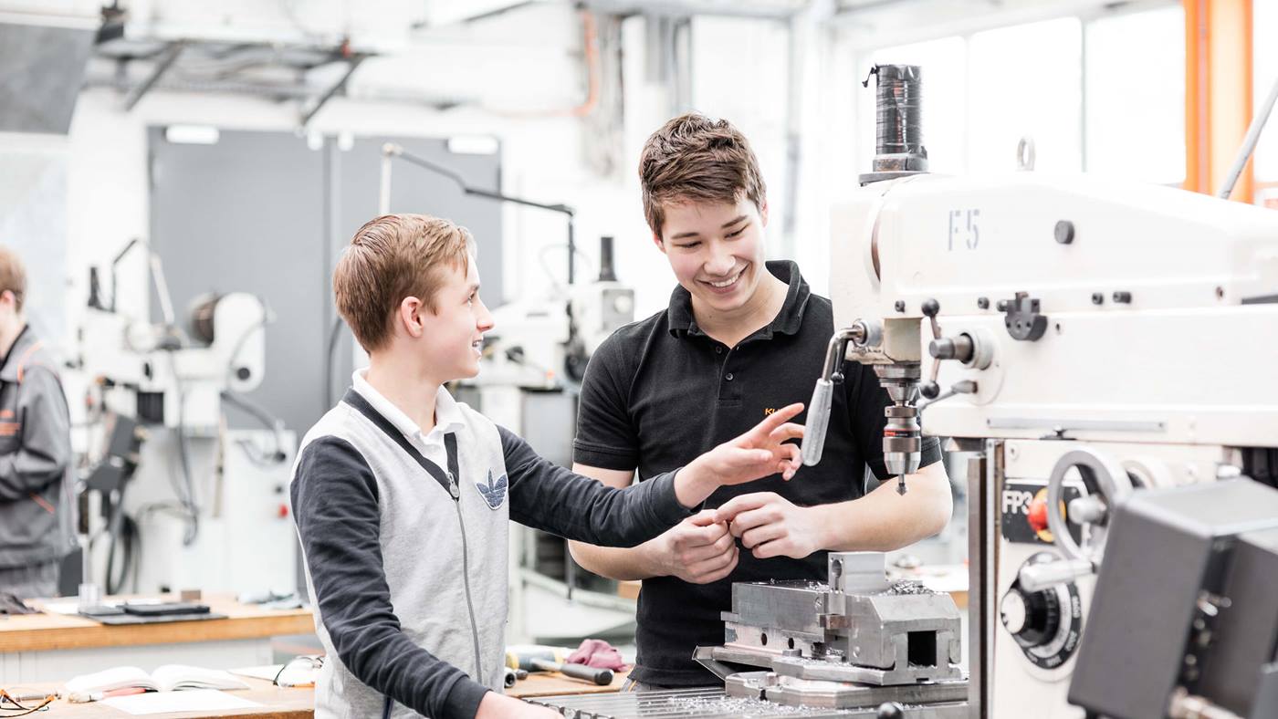 Student internship at KUKA in Augsburg: In just one week, you will gain exciting impressions of products, processes and structures.
