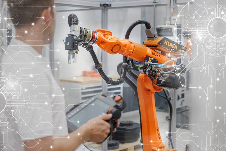 KUKA Group and KOMSA Enter Strategic Partnership: Making Automation More Accessible for Small and Medium-Sized Businesses