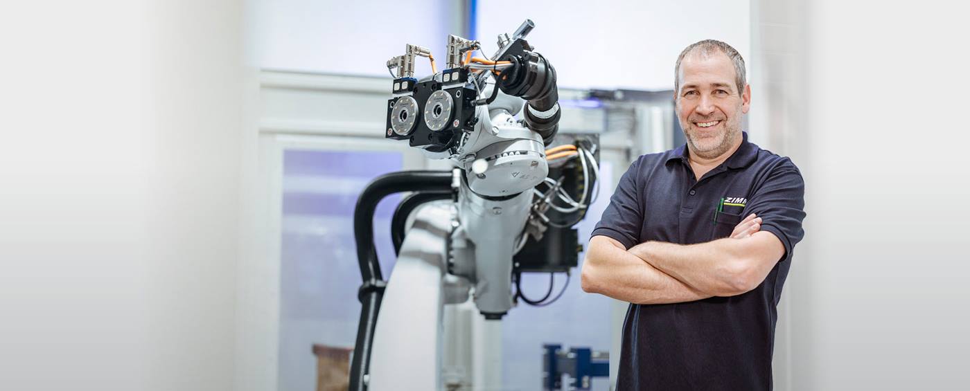 KUKA-robot-in-use-at-small-and-medium-sized-companies
