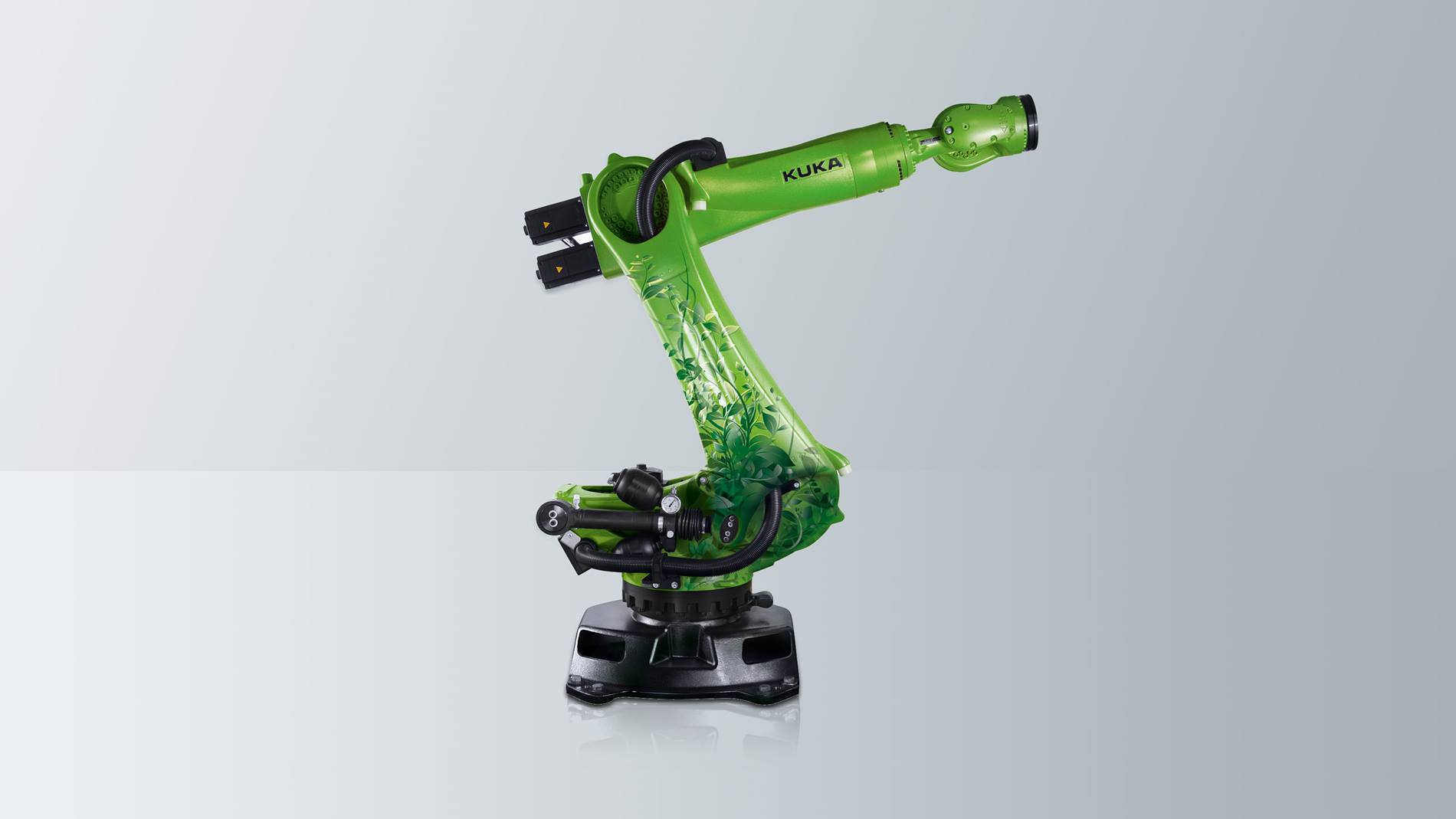 A green KUKA robot: New KUKA robot generations consume significantly less energy than previous generations. 