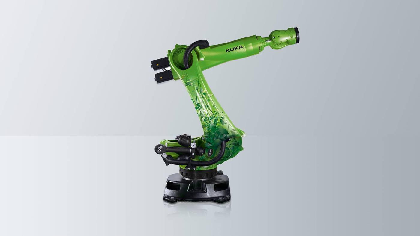 Ein grüner KUKA Roboter: Neue KUKA Robotergenerationen verbrauchen deutlich weniger Energie als frühere Generationen. 
