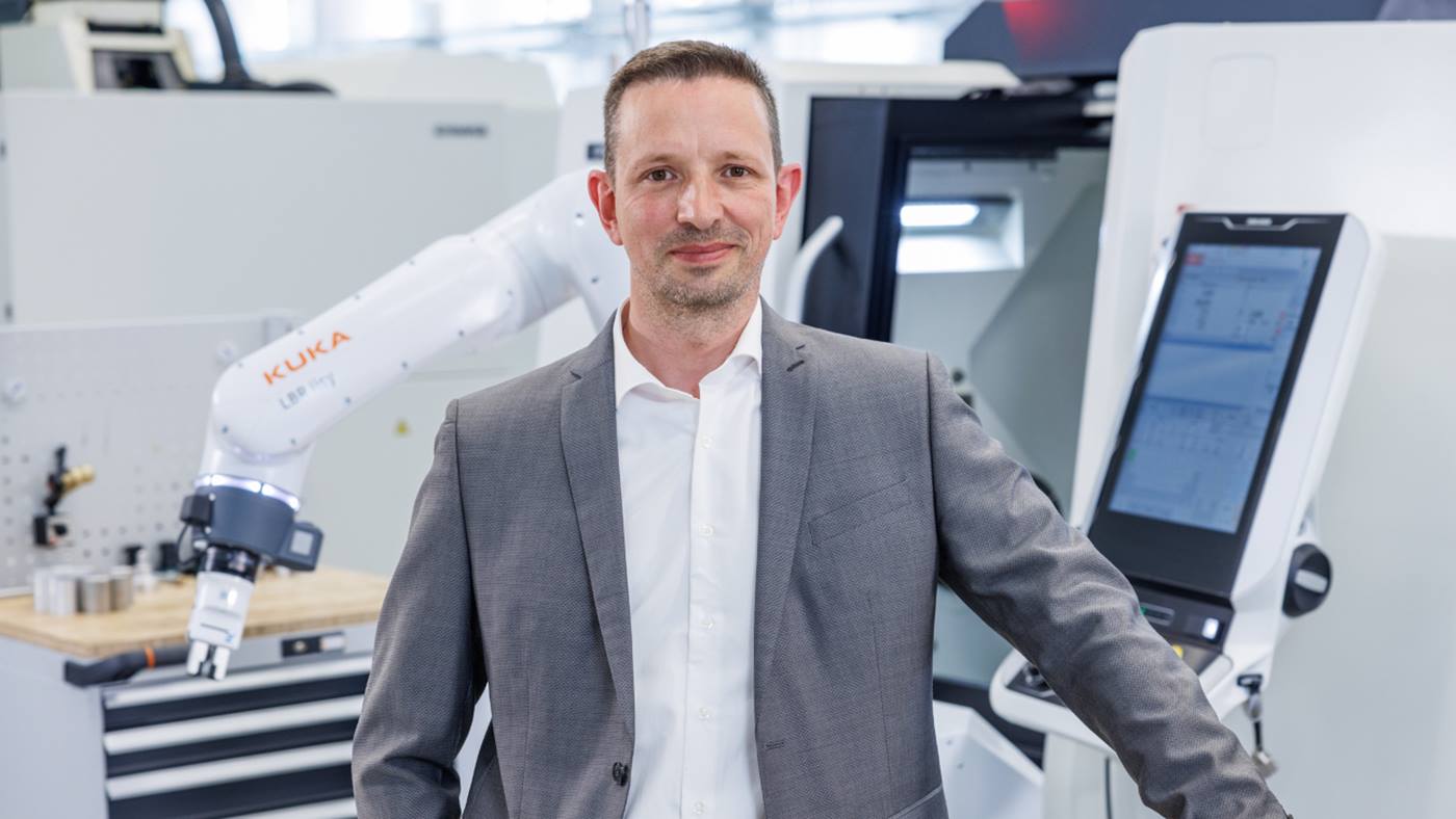 MAIROTEC Geschäftsführer Mathes zieht eine positive Bilanz bei der Zusammenarbeit mit KUKA.