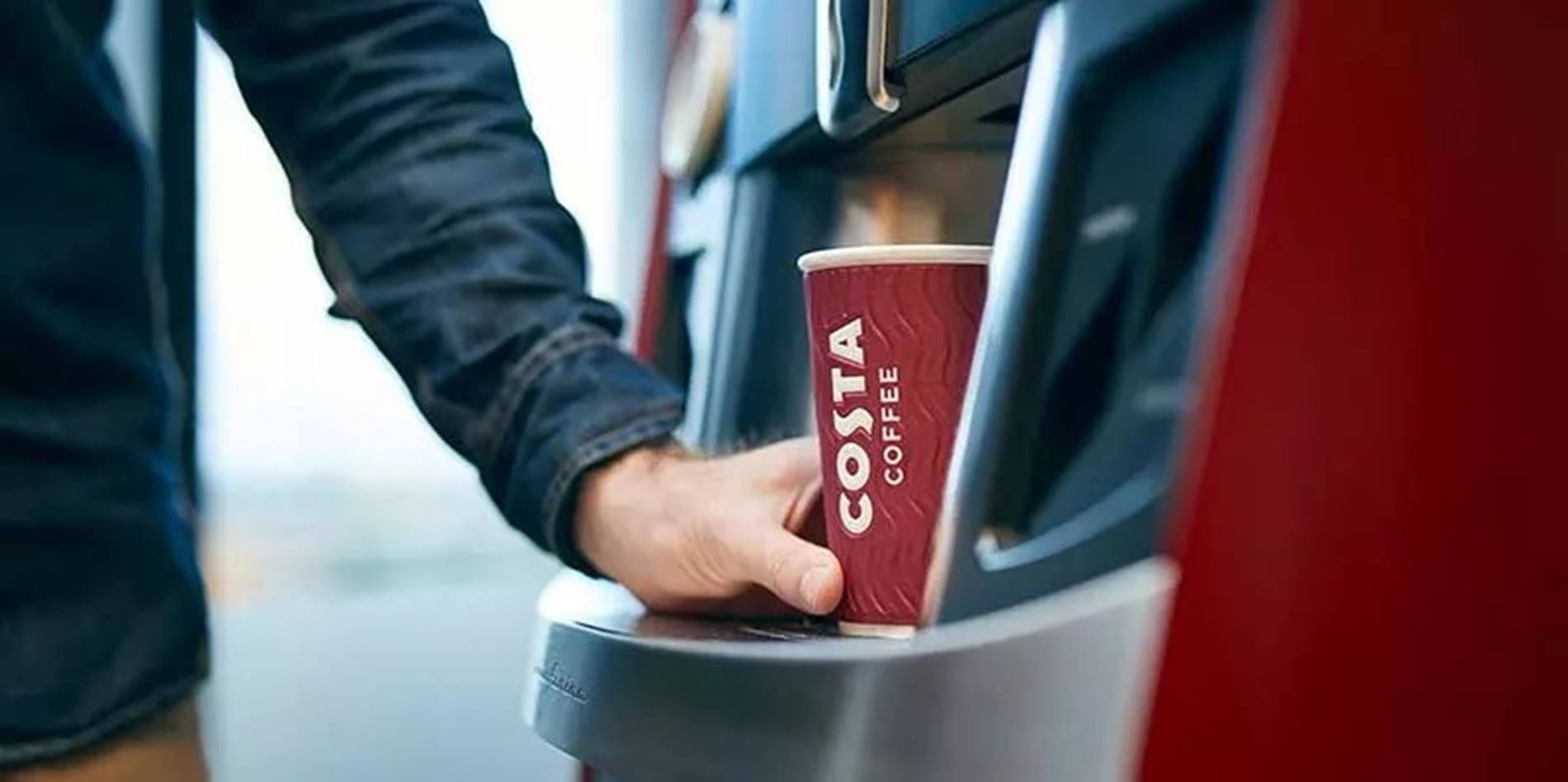 Coffee from a coffee vending machine: Device Insight has developed an IoT solution for Costa coffee vending machines that detects and fixes technical errors. 