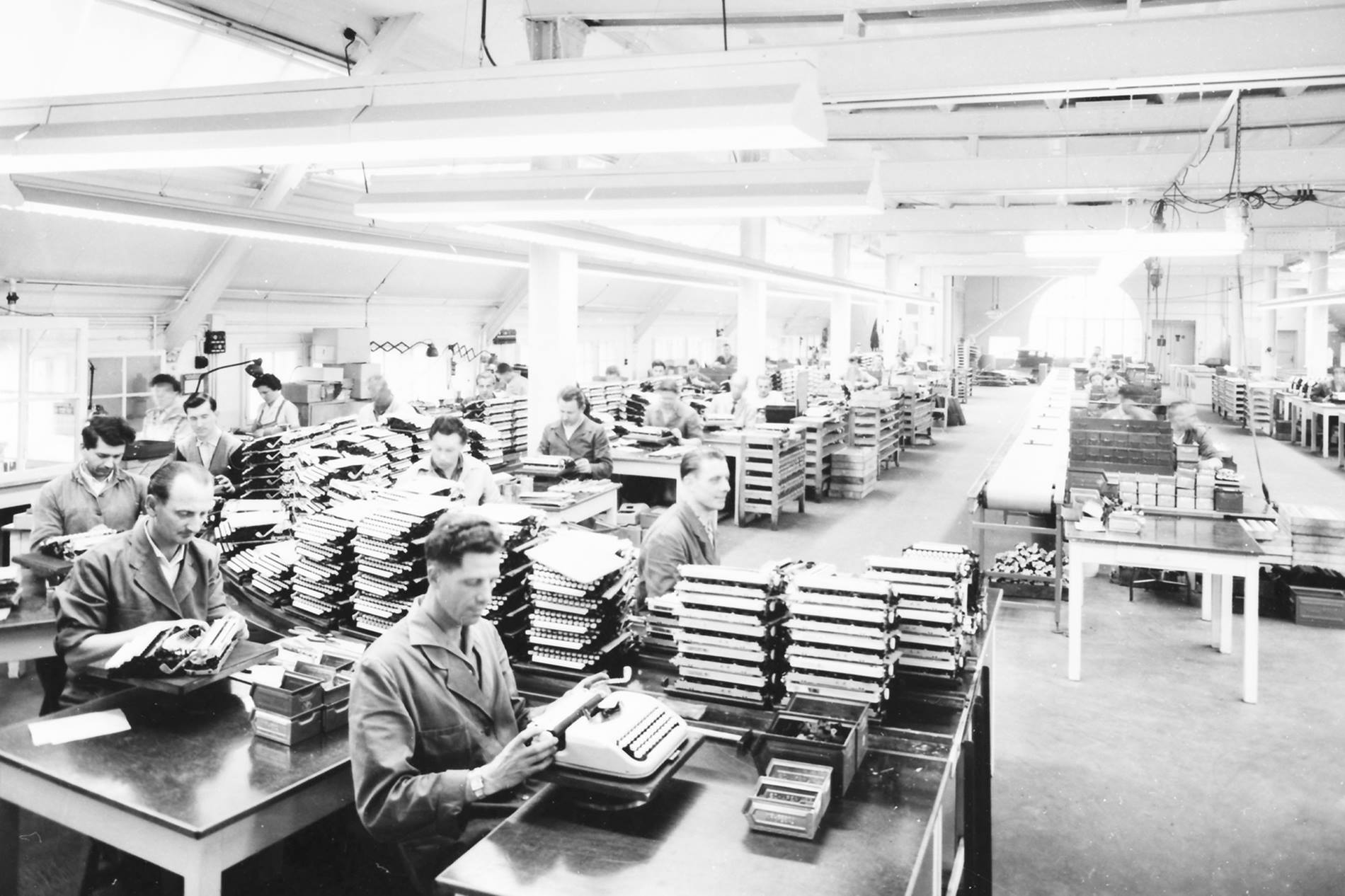 Schreibmaschinenfertigung, um 1955 