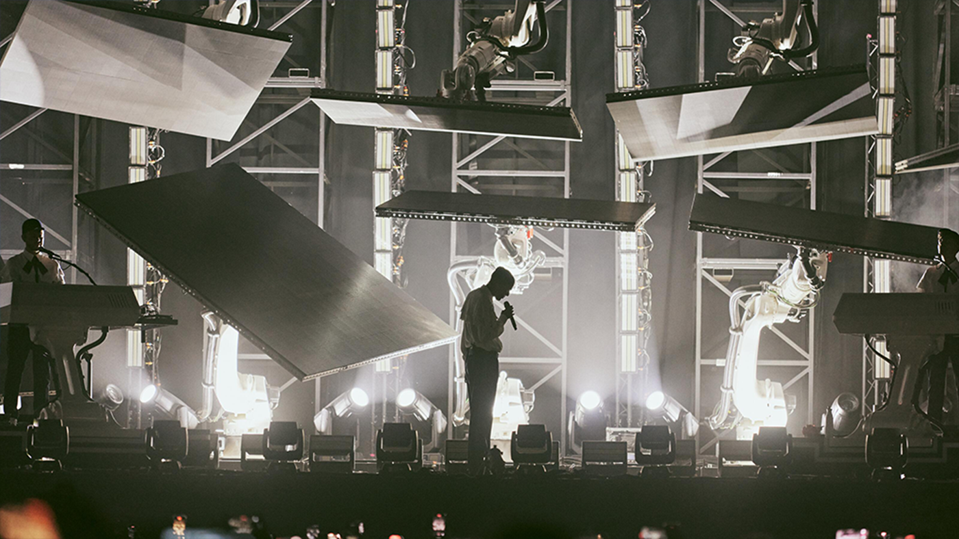 Musician Stromae takes ten KUKA robots on tour KUKA AG