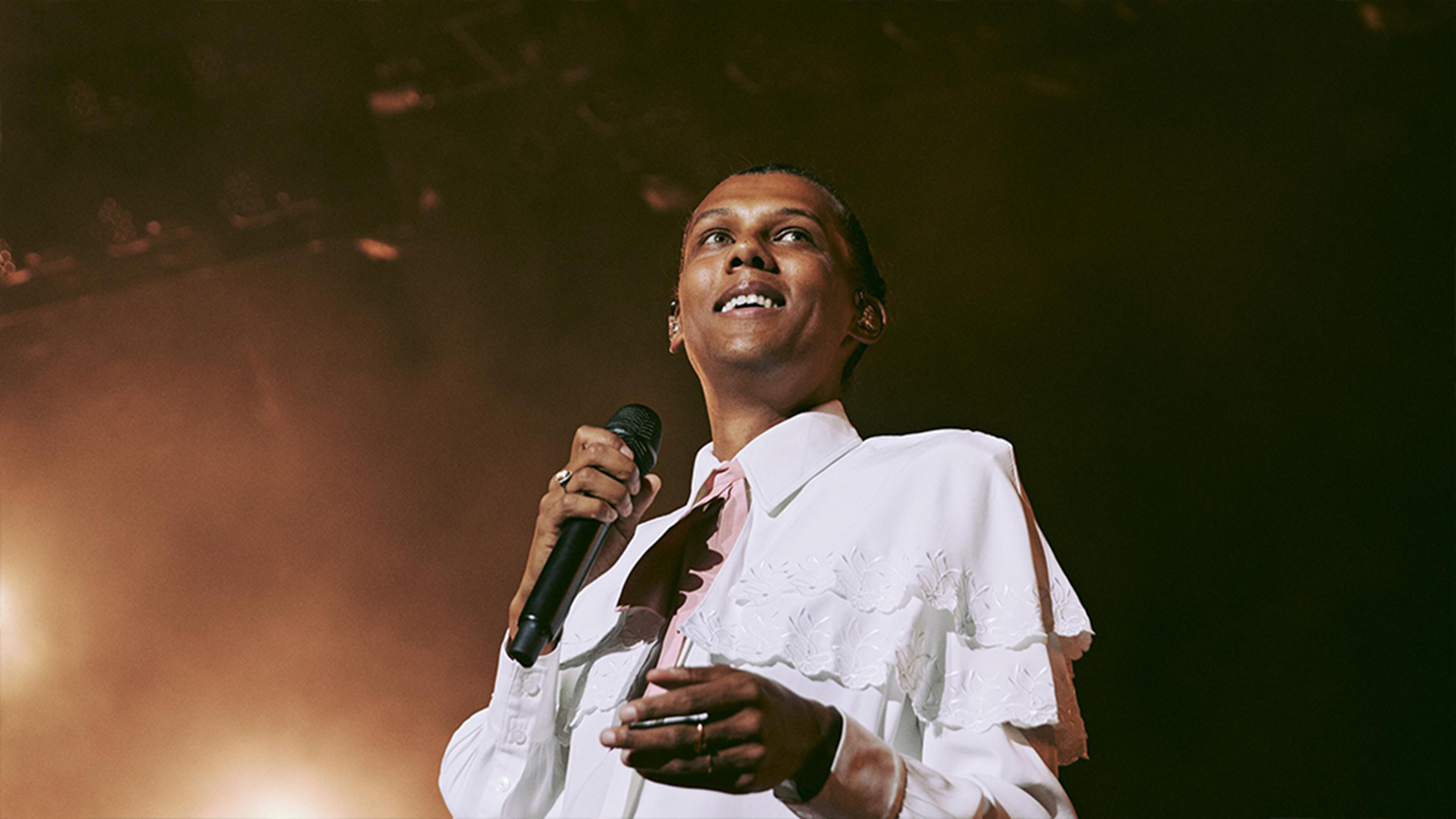 Stromae concert with robots