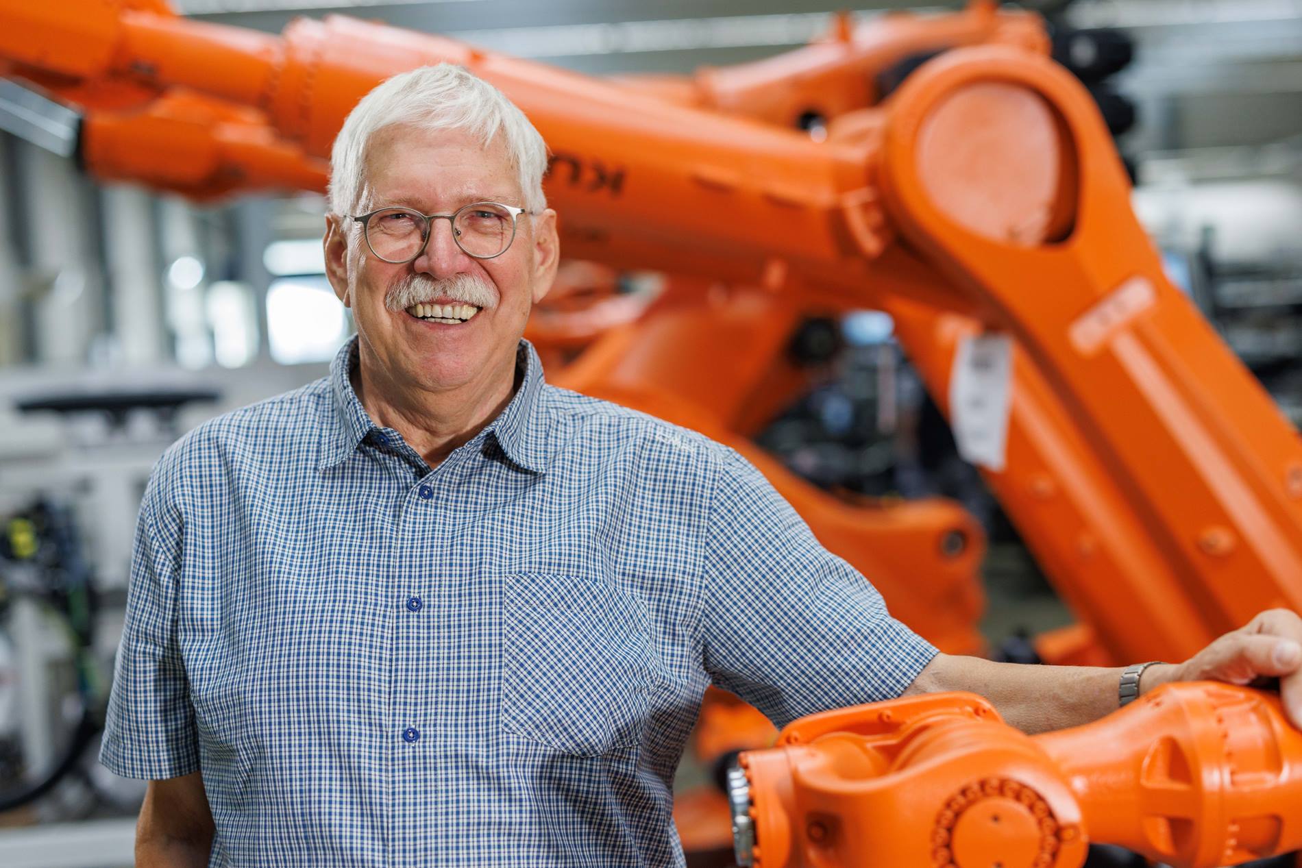 Richard Schwarz in der Roboterproduktion bei KUKA in Augsburg