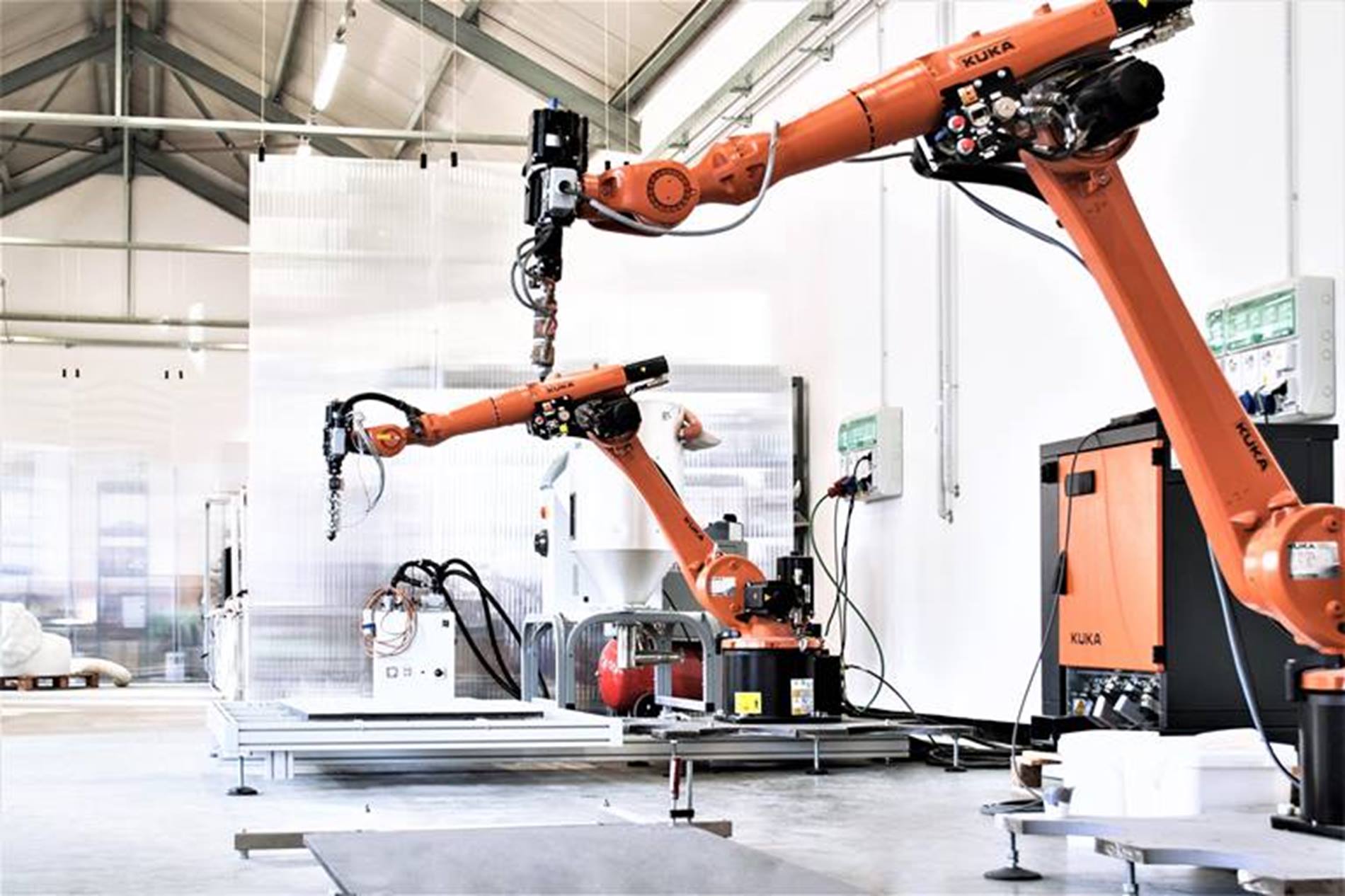 KUKA Jahresrückblick 2020 Mai: Robots print protective equipment