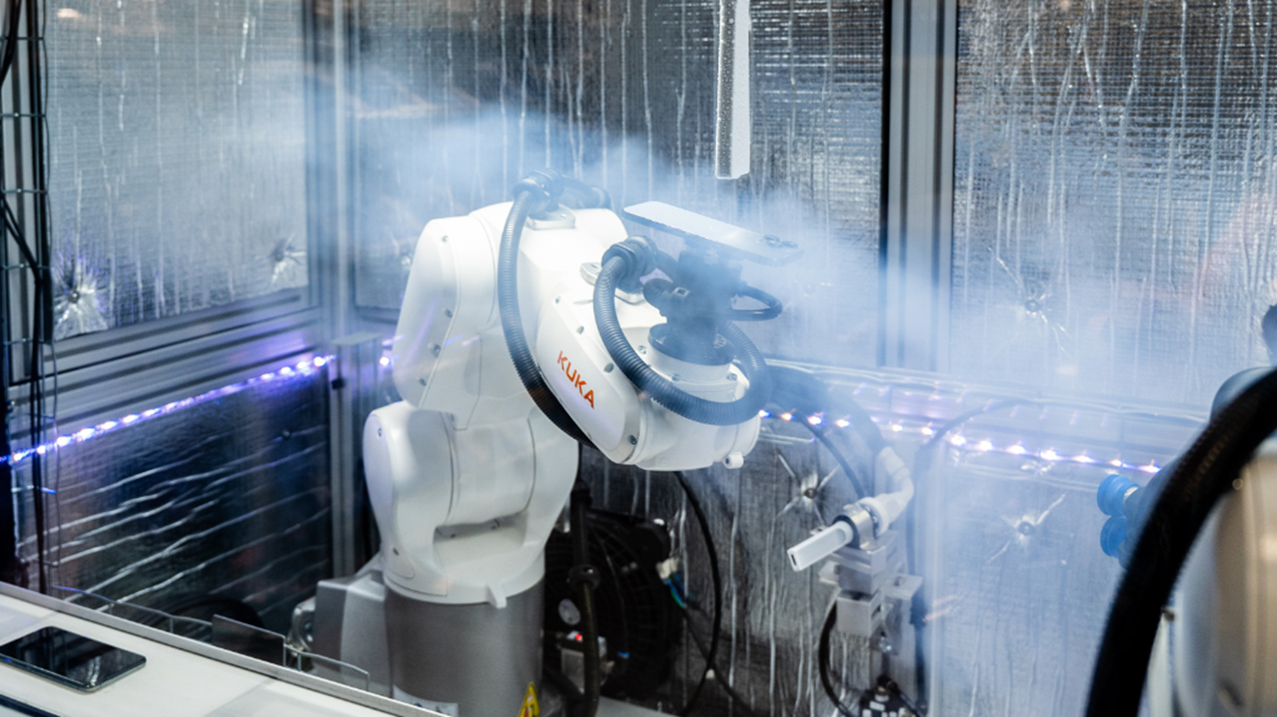 Device cleaning with a KUKA robot
