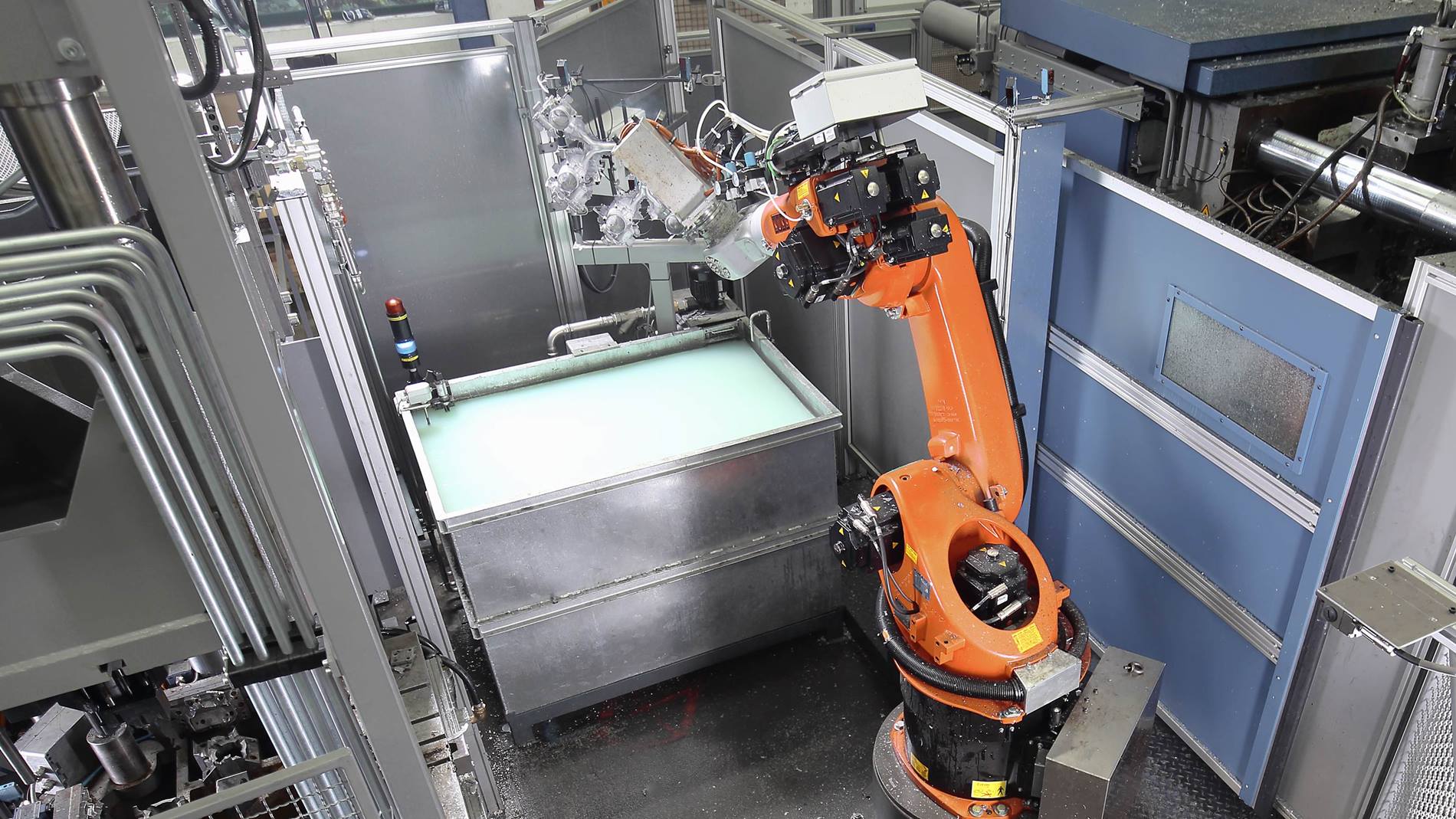 Druckgießzelle von KUKA Industries bei Auto Heinen