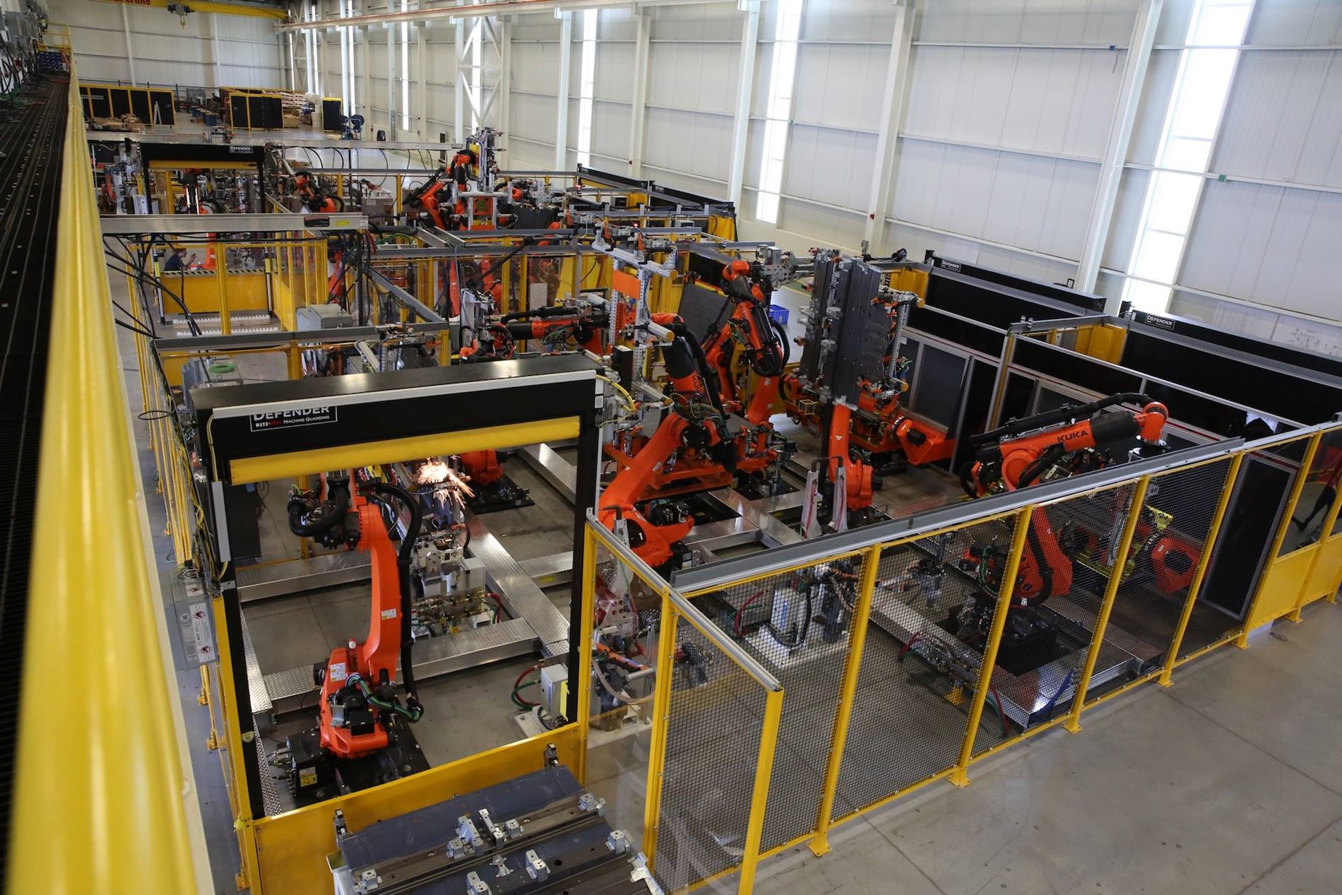 Automation cell with KUKA robots at Sodecia GTAC