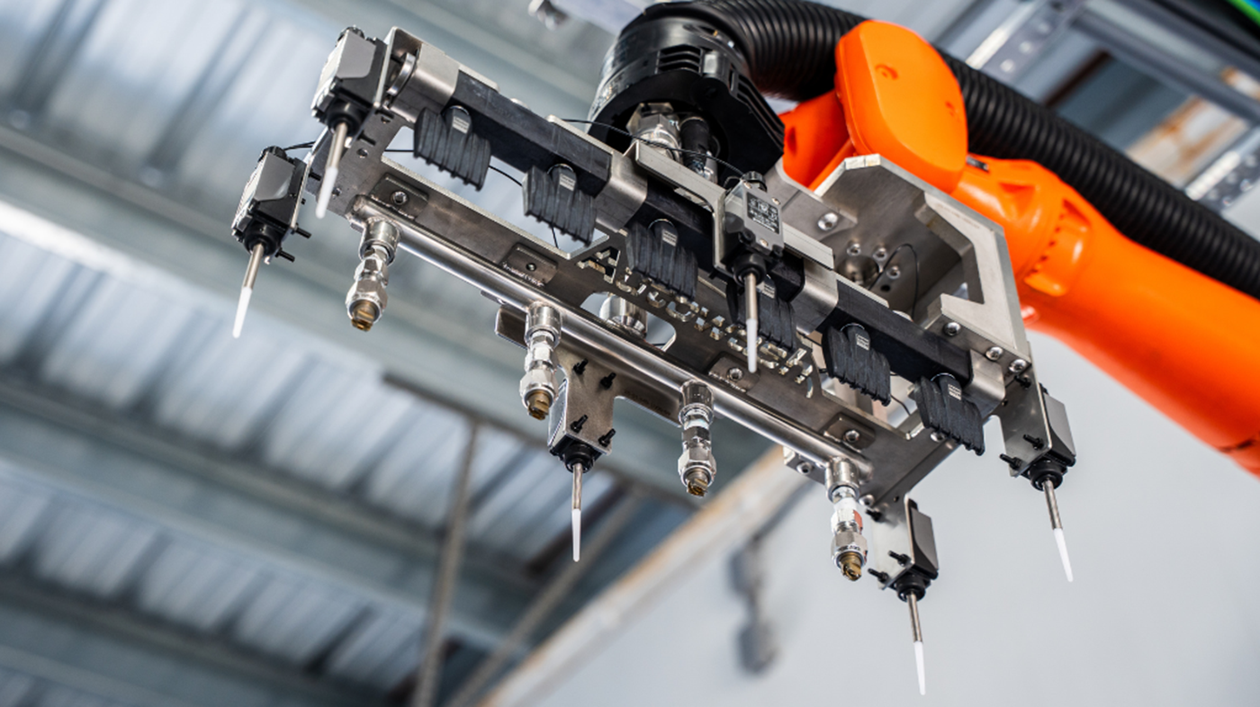 KUKA robot with carwash tooilng