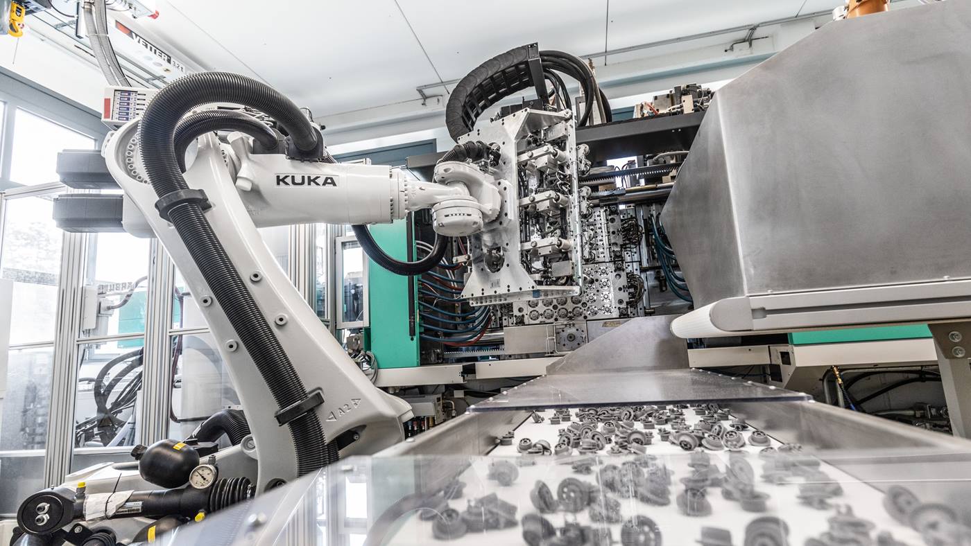 The Hauff family business in Pforzheim, Germany, has automated plastics processing with injection molding of parts for dishwashers using a KUKA robot.