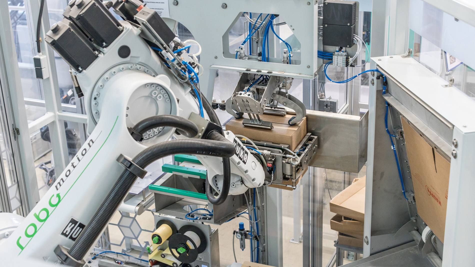 From plastic injection molding to palletizing with robots.