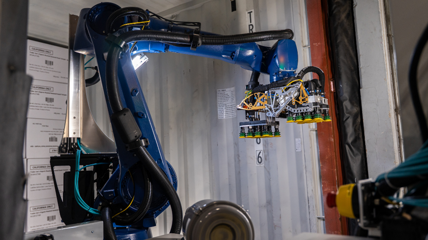 Contoro Robotics uses the KR IONTEC from KUKA for its truck unloading system