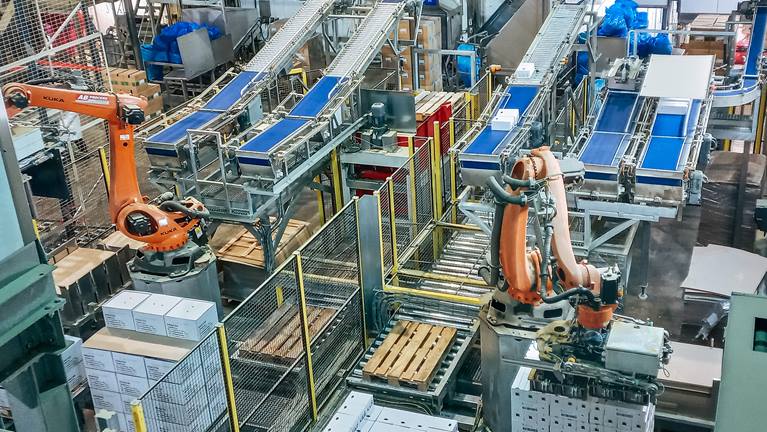 Handling robots automate the material handling tasks | KUKA India