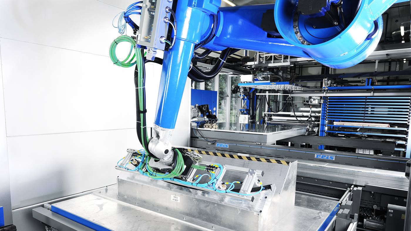 Roboterhandling eines CFK Bauteils