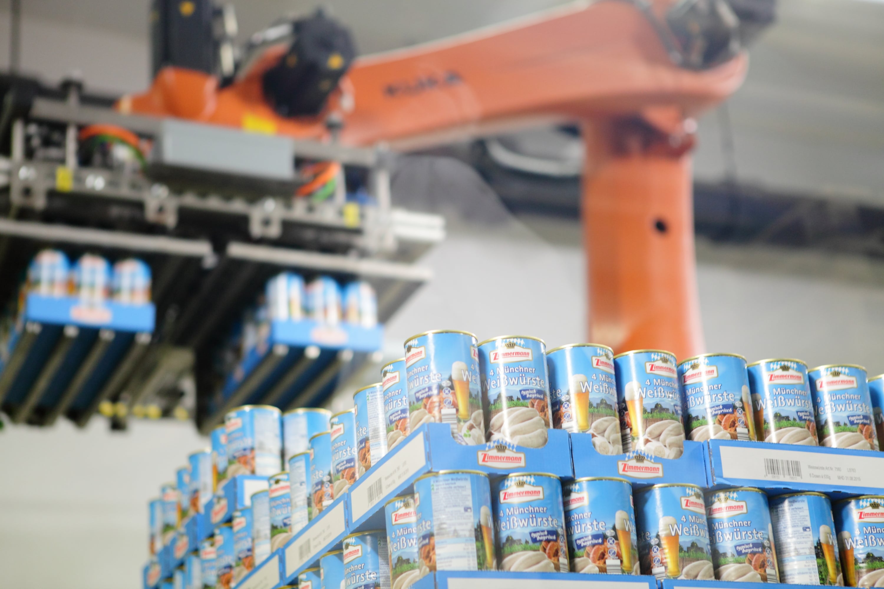 KUKA palletizer optimizes intralogistics and relieves employees