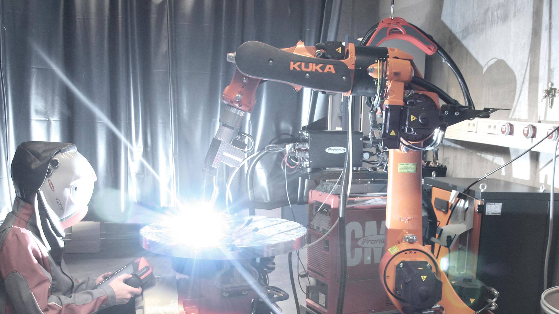KUKA lasrobots ondersteunen Fronius bij de ontwikkeling van lasprocessen
