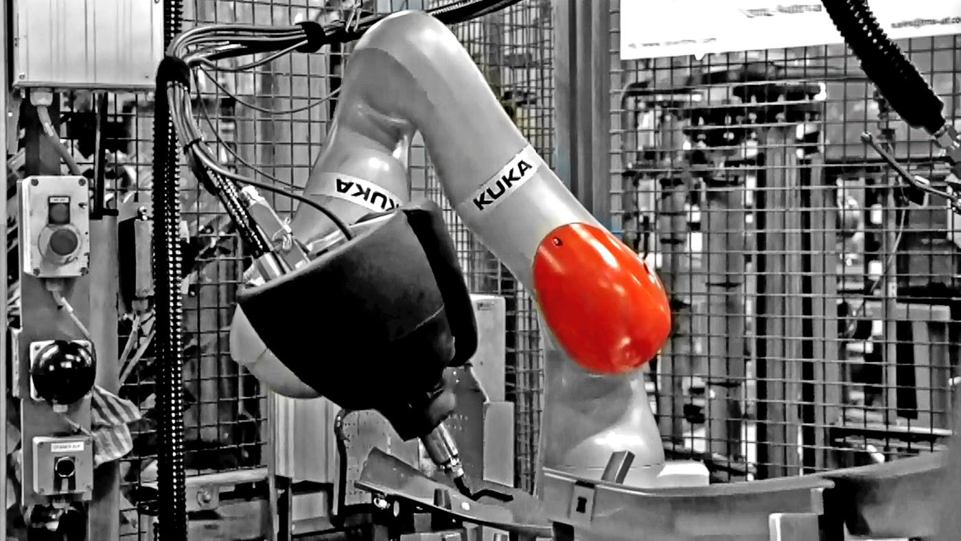MRK-robot-supports-in-body-construction-at-Ford