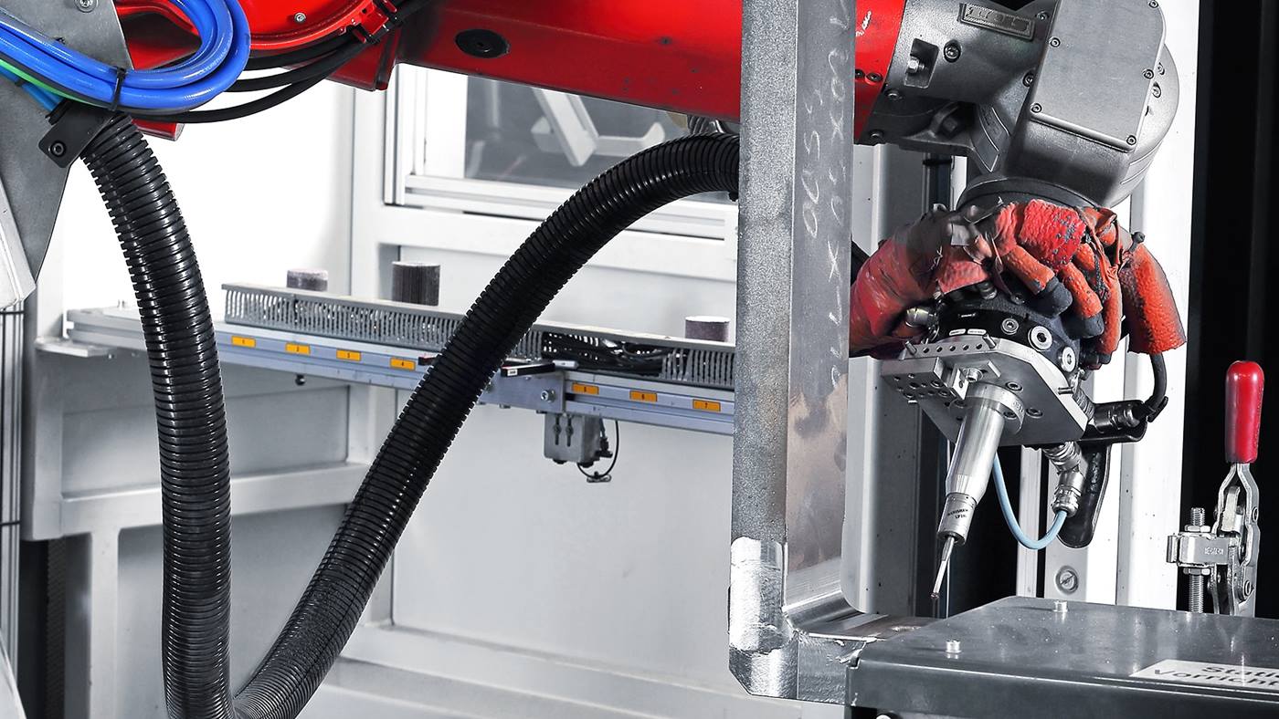 Anlage mit Messtaster um vor Schleifvorgang Parameter anzugleichen