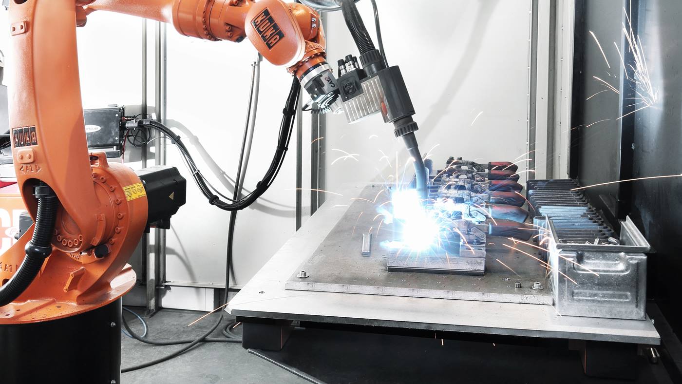 KUKA Roboter beim Schutzgasschweißen 