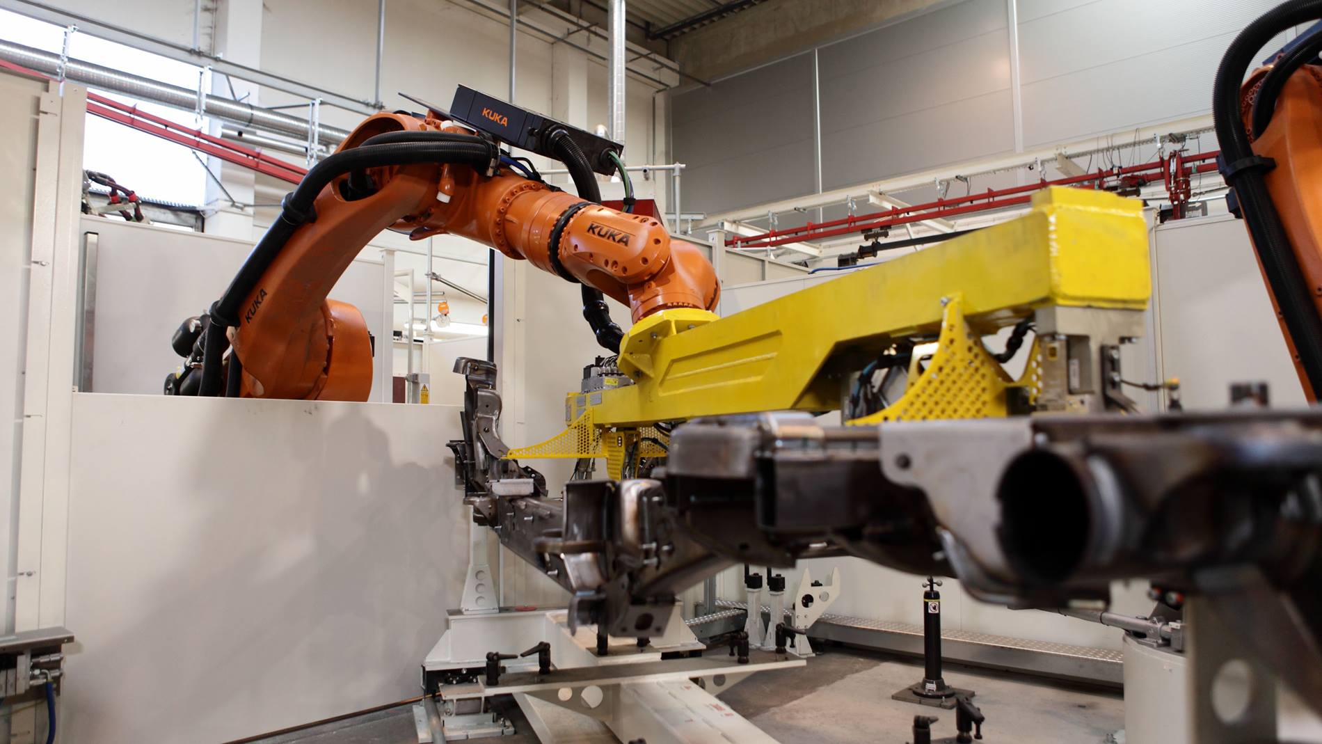 Geautomatiseerde productie van ladderchassis met lasrobots  in de automobielsector