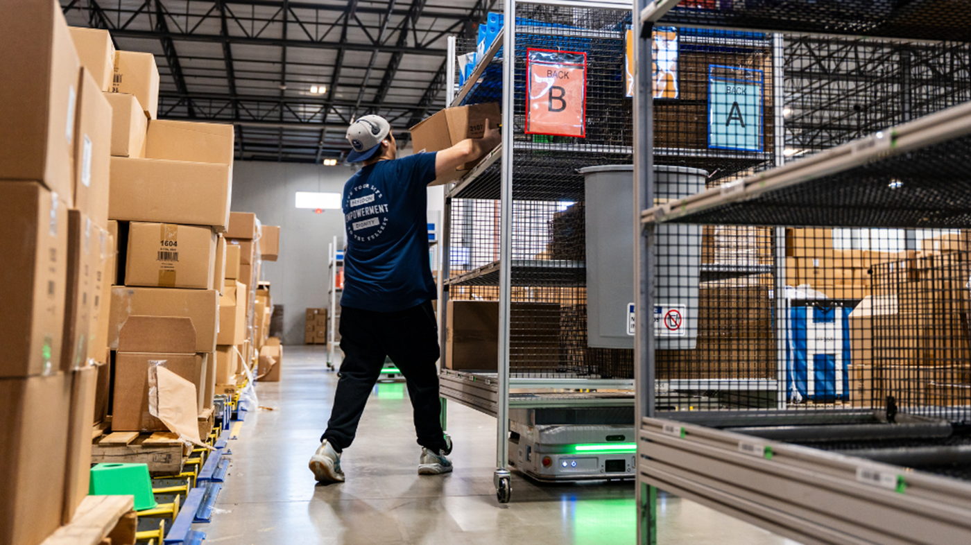 Warehouse order picking using mobile robots