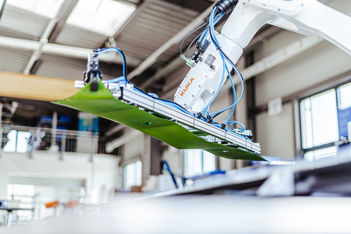 廣泛的機器人產品組合能夠以特別高的速度自動、精確地處理各種貨物