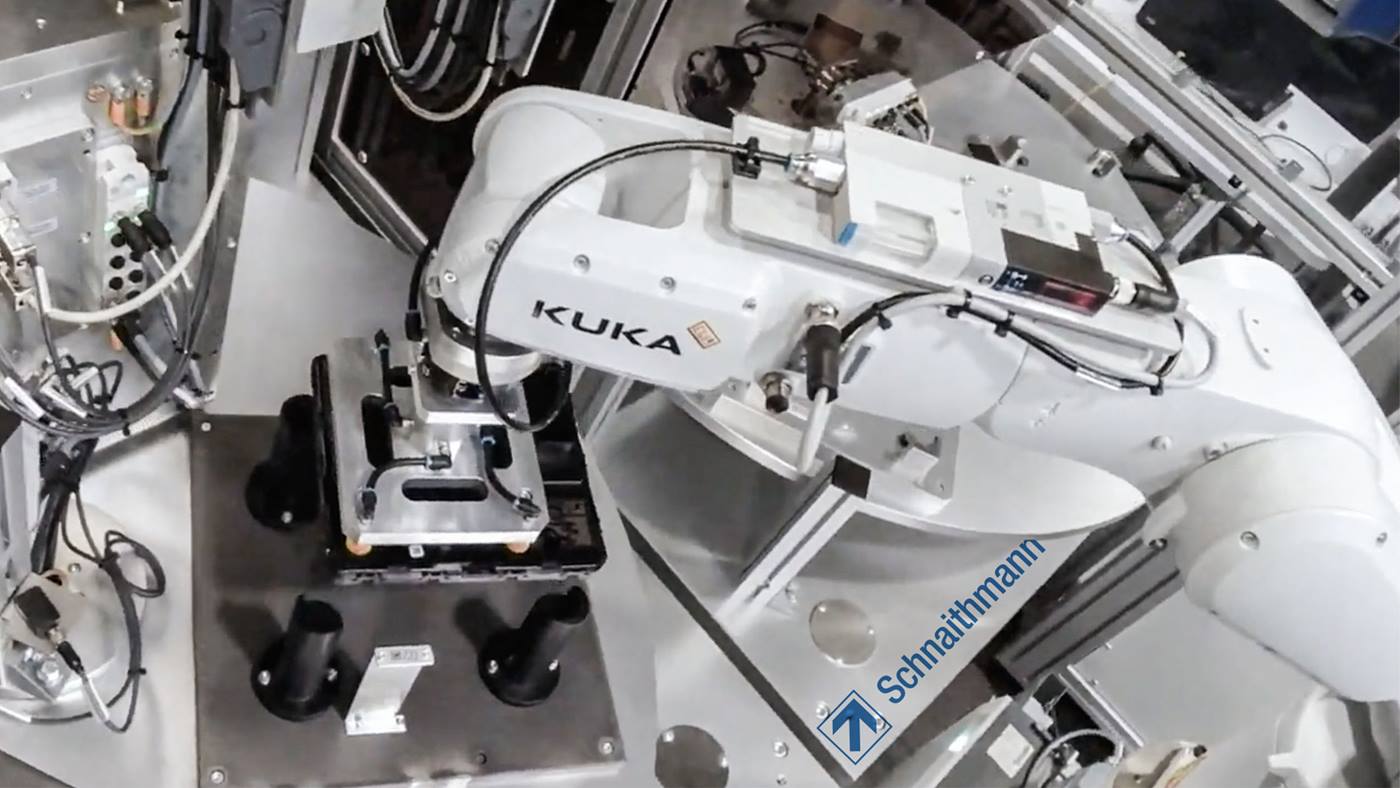 KUKA Agilus robots voor de productie van supercomputers