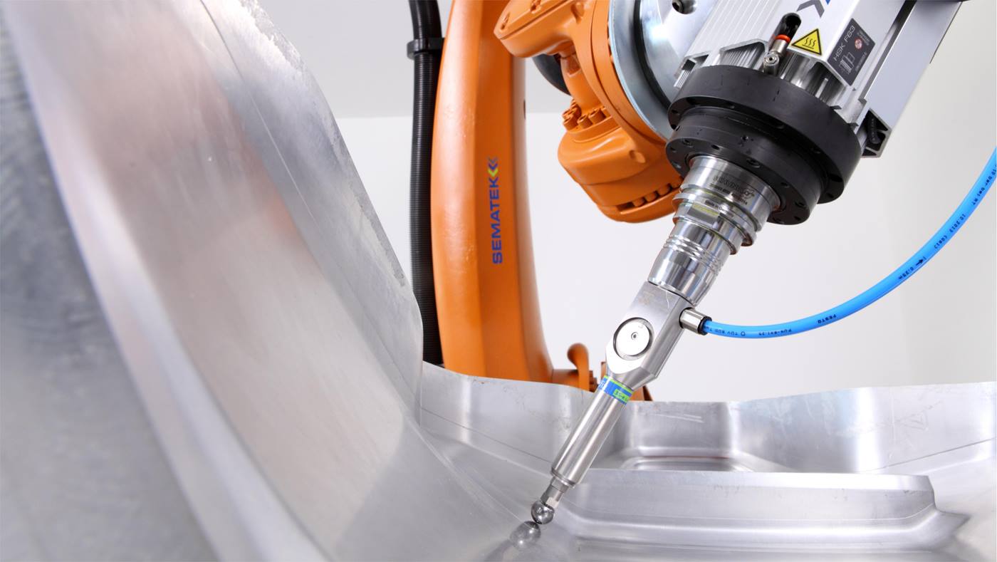 Oberflächenbehandlung mit oszillierendem Hammerkopf: KUKA Roboter im Einsatz bei Sematek