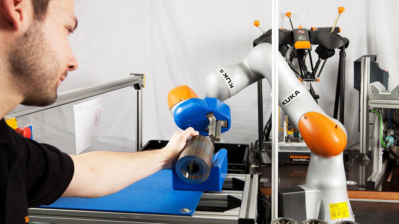 KUKA Case study: human-robot-collaboration at Siemens | KUKA Global