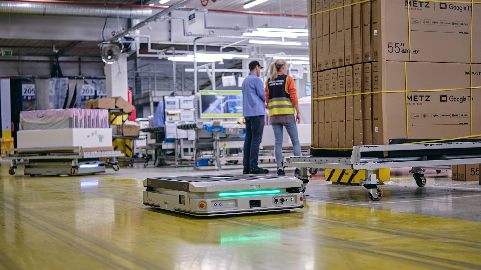 Autonomer Transport von leeren Behältern und Restmaterialien in der Intralogistik