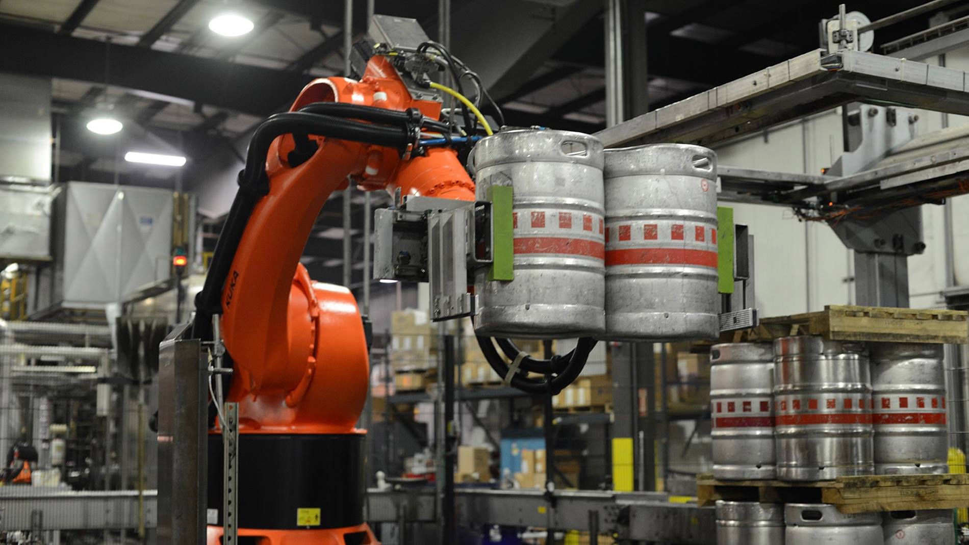 KUKA Robot handling two kegs at Yuengling Brewery