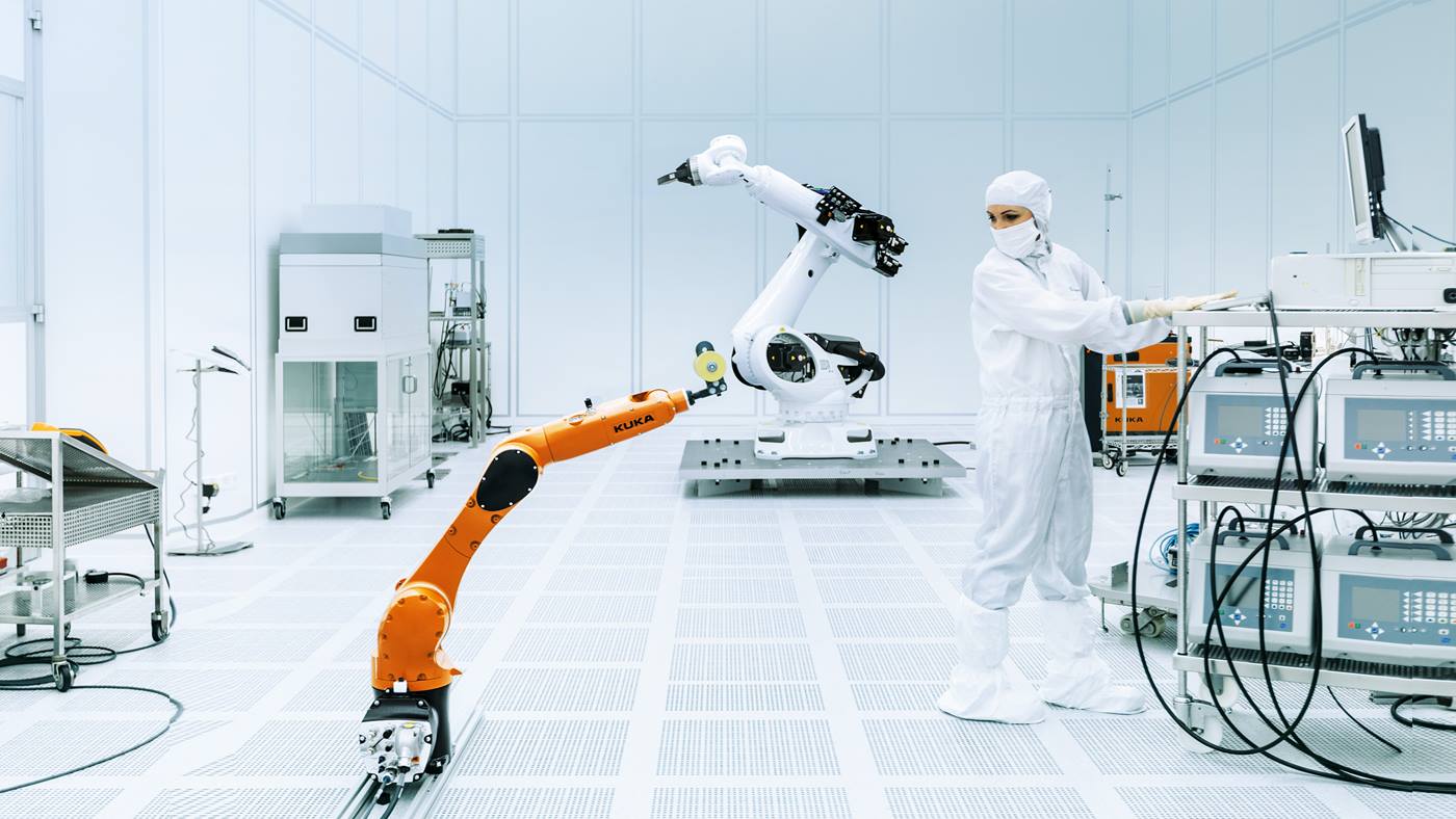 Clean param robots. Роботизация производства. Роботы в электронной промышленности. Автоматизация и роботизация в медицине. Роботизация пищевого производства.