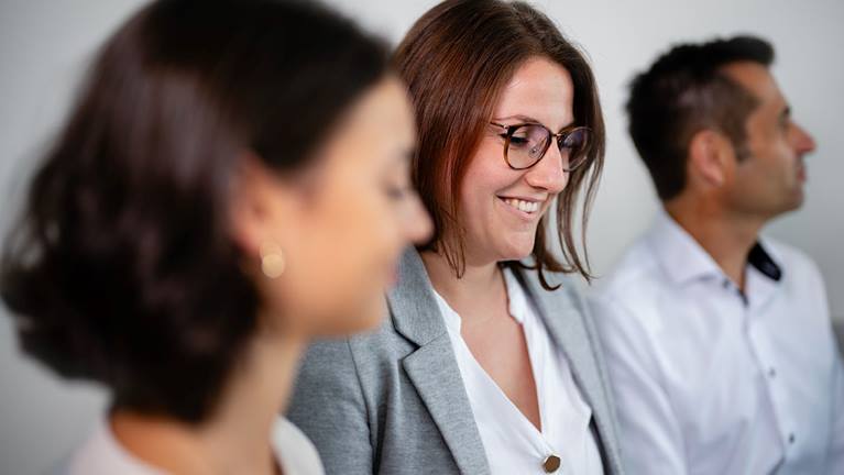 Drei Mitarbeitende des KUKA Medical Robotics Team