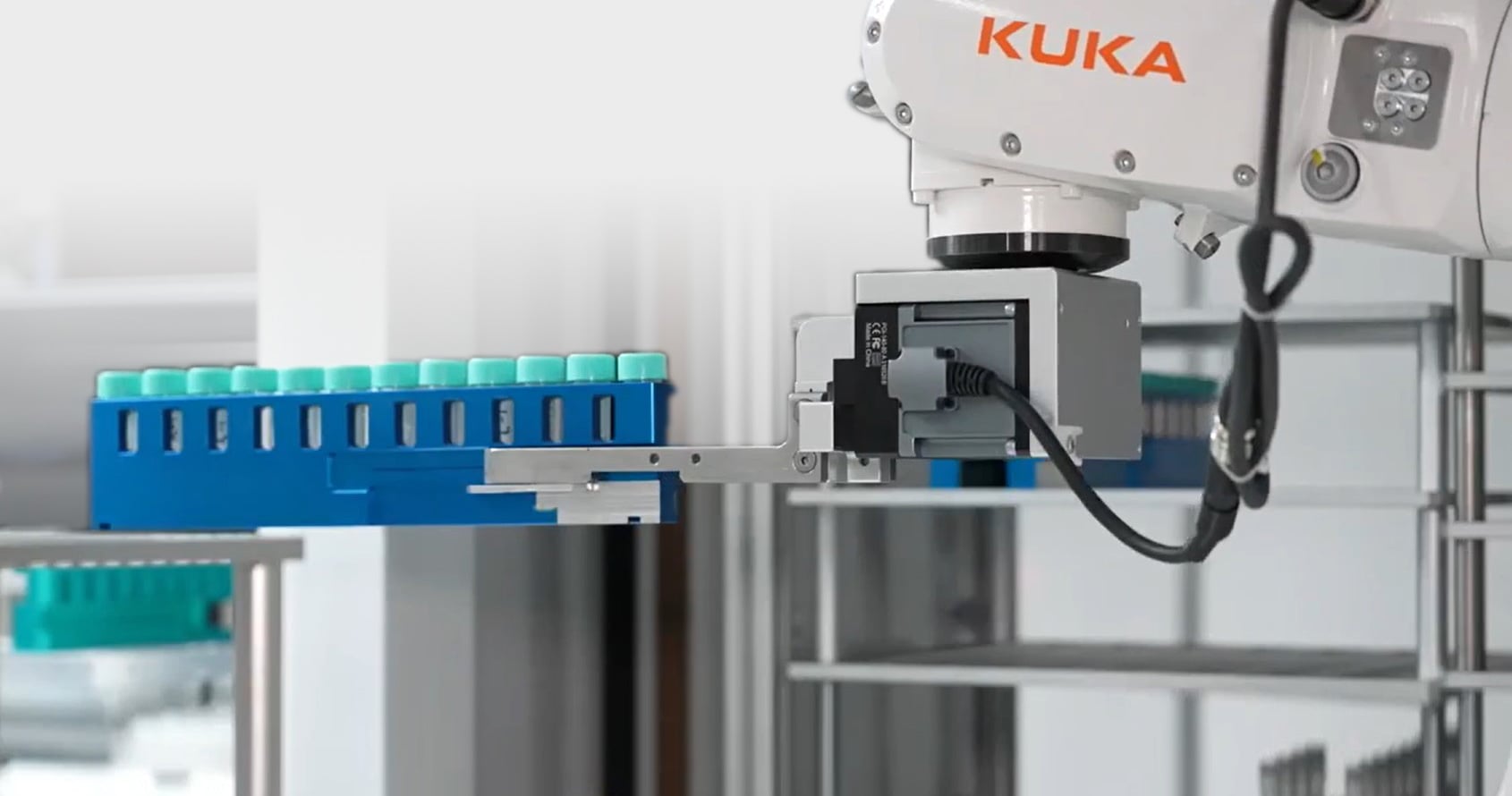 Automatizarea în industria farmaceutică - KUKA