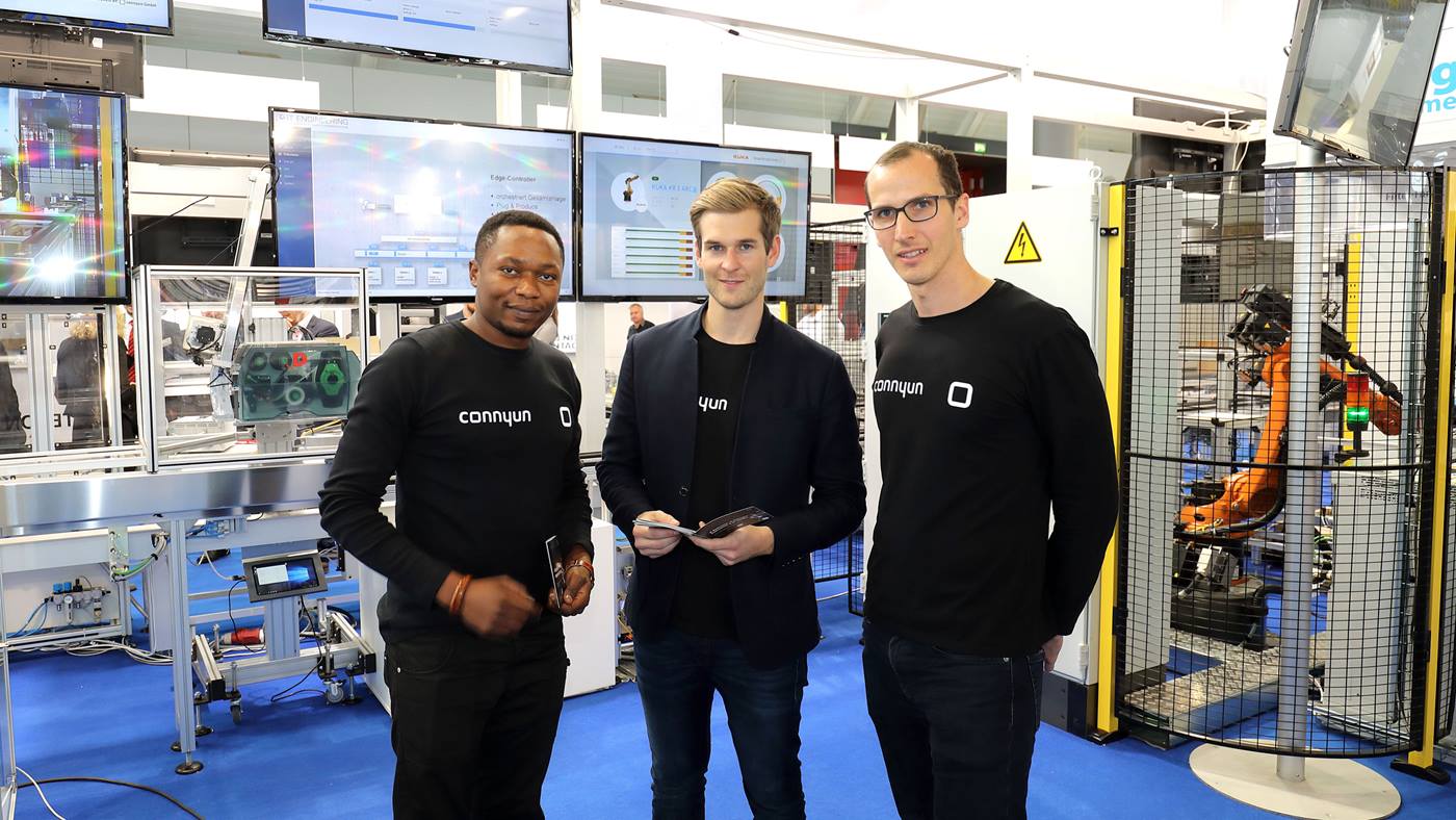 Das  Connyun Team auf dem Motek Messe-Stand 2017