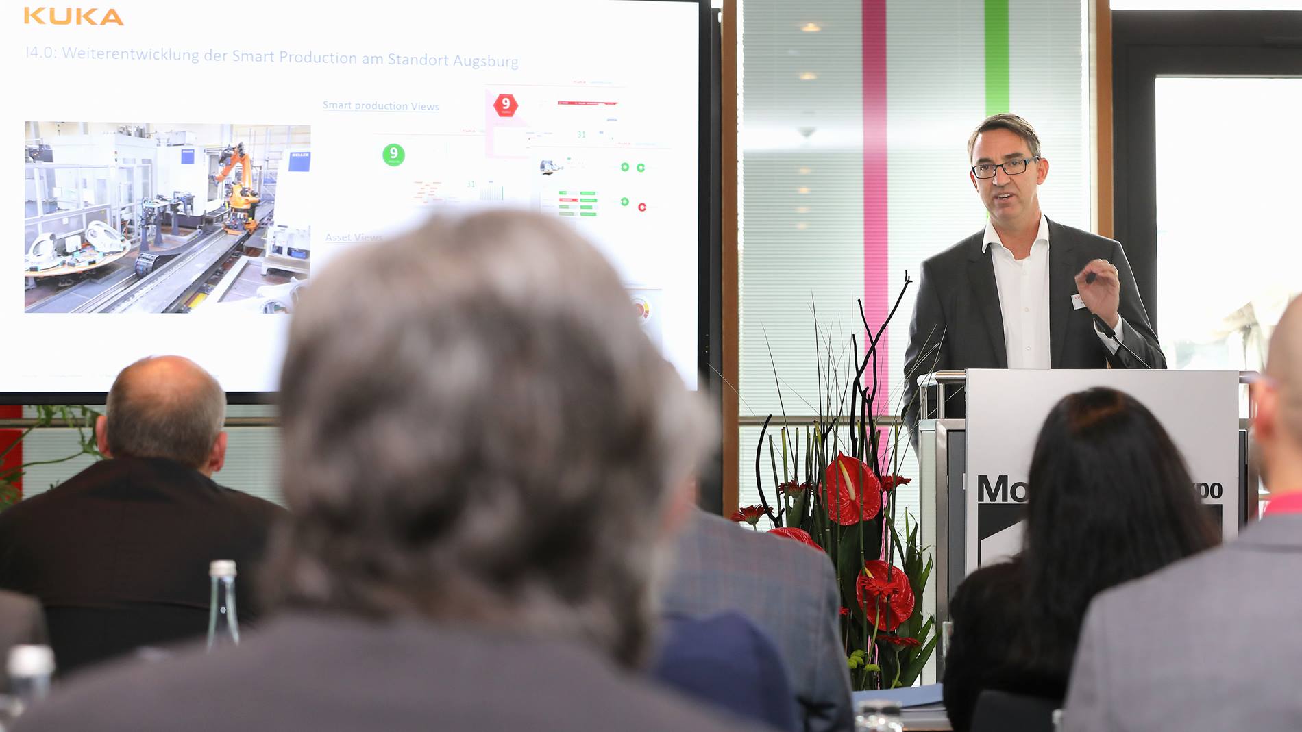 Dr. Till Reuter während seiner Rede zur Eröffnung der Messe Motek 2017