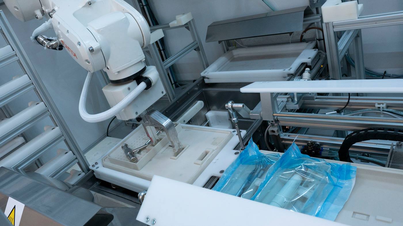 Robota: Automatisierte Sterilisation zahnmedizinischer Geräte