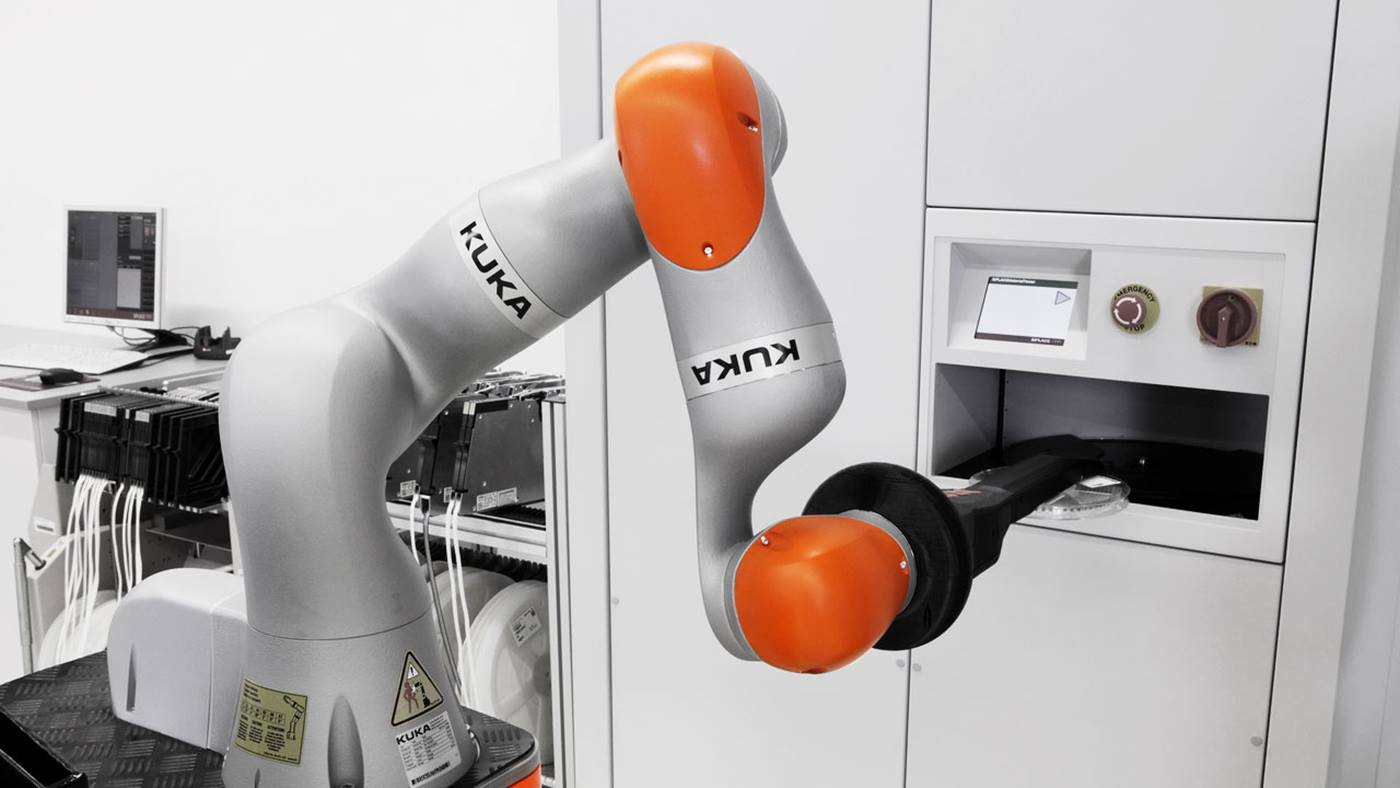 KUKA LBR IIWA robot the electronics industry | KUKA AG